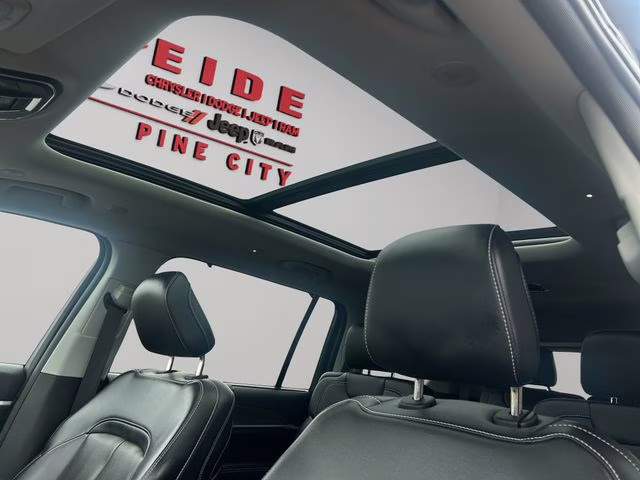 2023 Diamond Black Crystal Pearlcoat Jeep Grand Cherokee L Limited 4X4 SUV