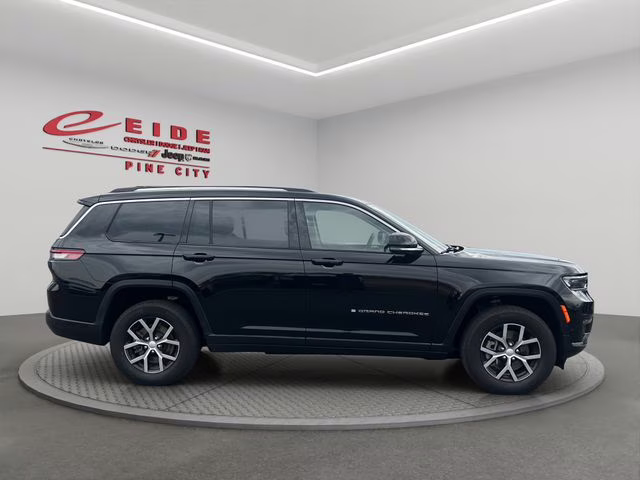2023 Diamond Black Crystal Pearlcoat Jeep Grand Cherokee L Limited 4X4 SUV