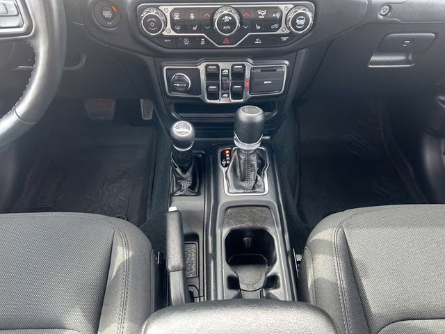 2022 Black Clearcoat Jeep Gladiator Altitude 4X4 Truck