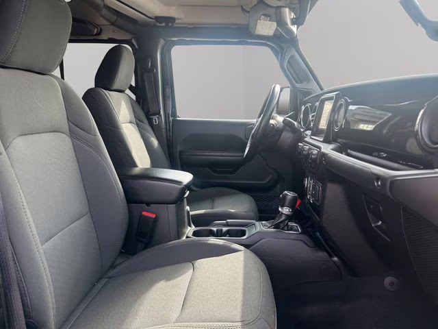 2022 Black Clearcoat Jeep Gladiator Altitude 4X4 Truck