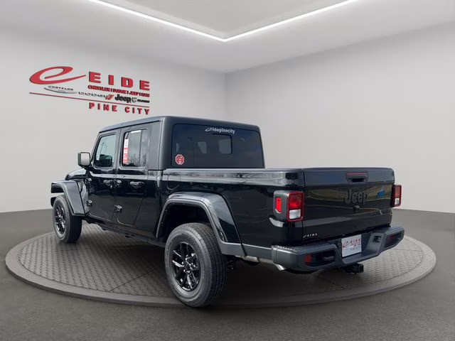 2022 Black Clearcoat Jeep Gladiator Altitude 4X4 Truck