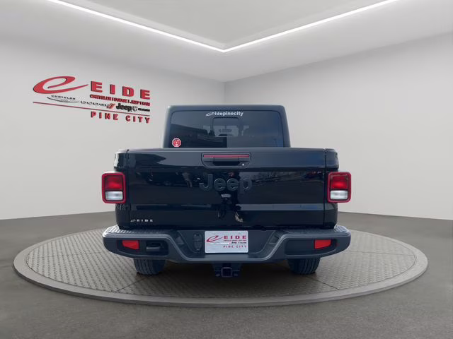 2022 Black Clearcoat Jeep Gladiator Altitude 4X4 Truck