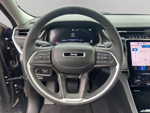 2023 Diamond Black Crystal Pearlcoat Jeep Grand Cherokee L Limited 4X4 SUV