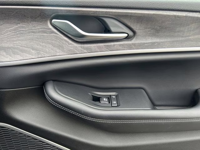 2023 Diamond Black Crystal Pearlcoat Jeep Grand Cherokee L Limited 4X4 SUV