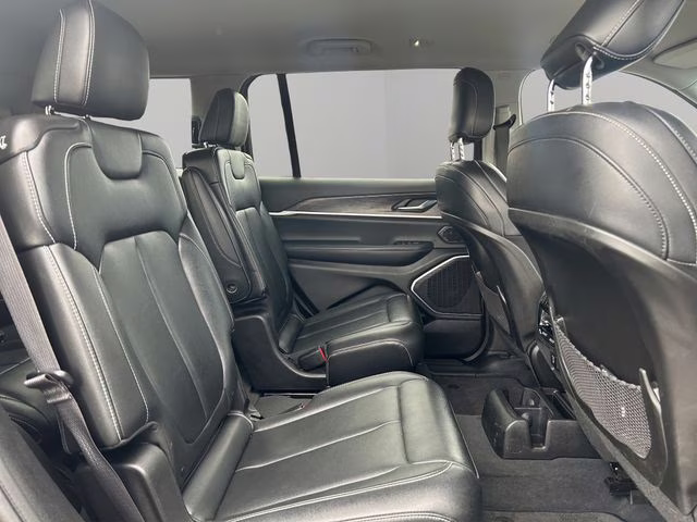 2023 Diamond Black Crystal Pearlcoat Jeep Grand Cherokee L Limited 4X4 SUV