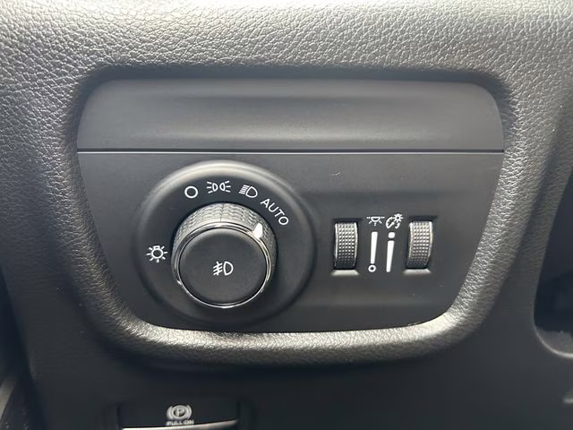 2023 Diamond Black Crystal Pearlcoat Jeep Grand Cherokee L Limited 4X4 SUV