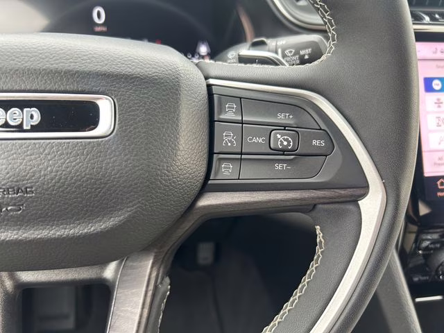 2023 Diamond Black Crystal Pearlcoat Jeep Grand Cherokee L Limited 4X4 SUV