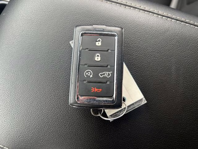 2023 Diamond Black Crystal Pearlcoat Jeep Grand Cherokee L Limited 4X4 SUV