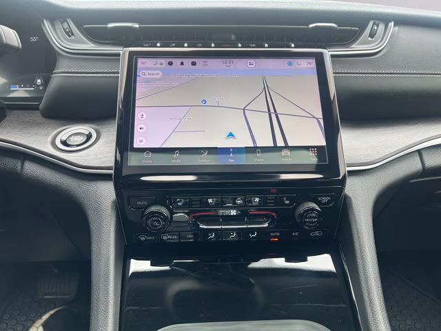 2023 Diamond Black Crystal Pearlcoat Jeep Grand Cherokee L Limited 4X4 SUV