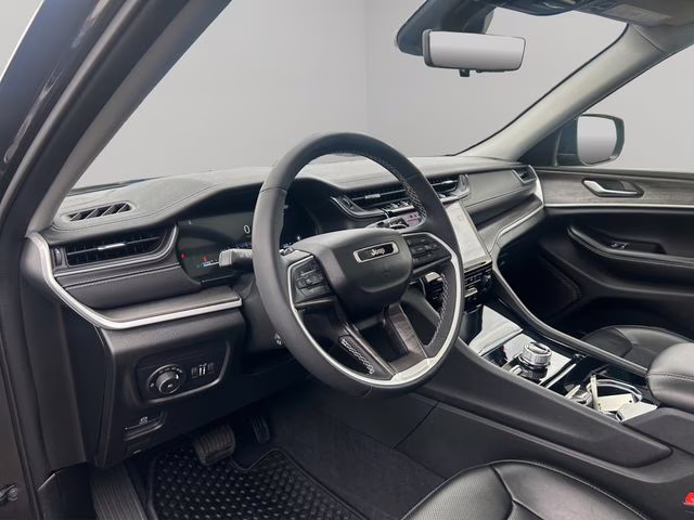 2023 Diamond Black Crystal Pearlcoat Jeep Grand Cherokee L Limited 4X4 SUV