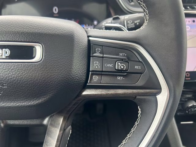 2023 Diamond Black Crystal Pearlcoat Jeep Grand Cherokee L Limited 4X4 SUV