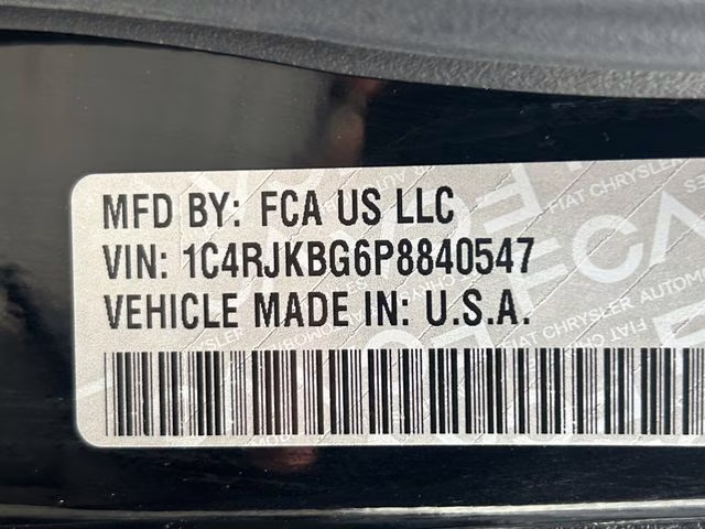 2023 Diamond Black Crystal Pearlcoat Jeep Grand Cherokee L Limited 4X4 SUV