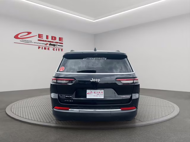2023 Diamond Black Crystal Pearlcoat Jeep Grand Cherokee L Limited 4X4 SUV