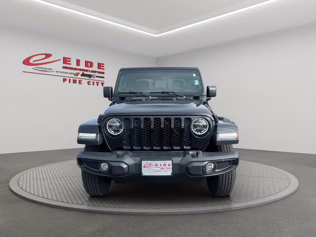 2022 Black Clearcoat Jeep Gladiator Altitude 4X4 Truck