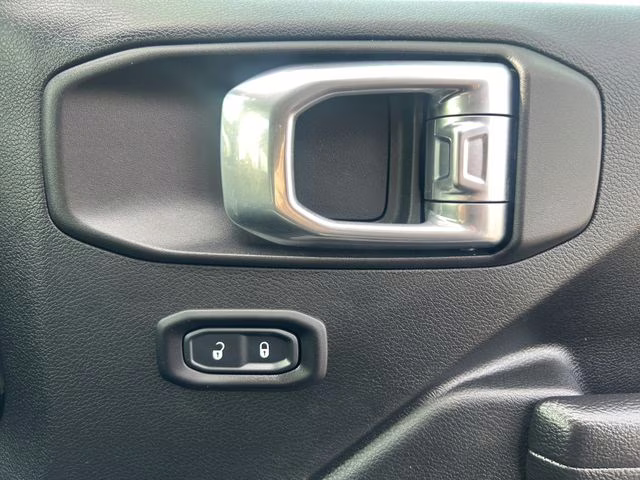 2022 Black Clearcoat Jeep Gladiator Altitude 4X4 Truck