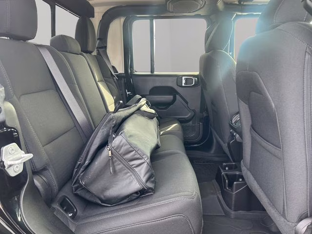 2022 Black Clearcoat Jeep Gladiator Altitude 4X4 Truck