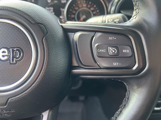 2022 Black Clearcoat Jeep Gladiator Altitude 4X4 Truck