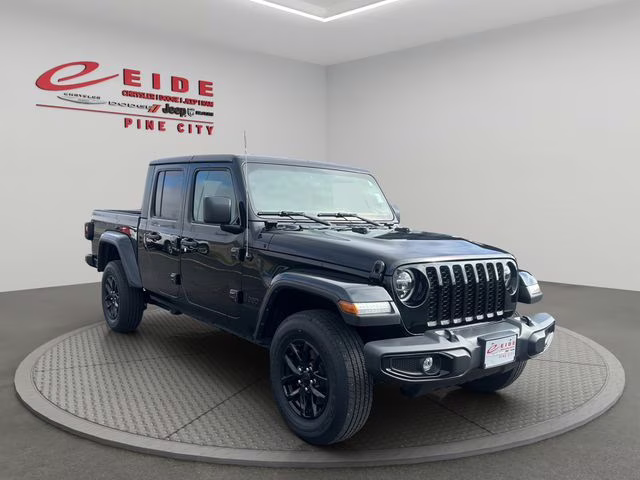 2022 Black Clearcoat Jeep Gladiator Altitude 4X4 Truck