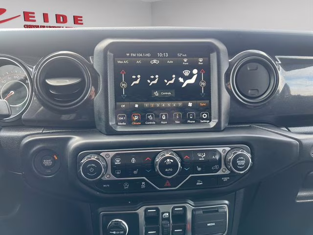 2022 Black Clearcoat Jeep Gladiator Altitude 4X4 Truck