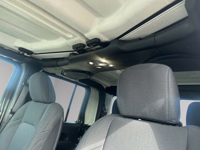 2022 Black Clearcoat Jeep Gladiator Altitude 4X4 Truck