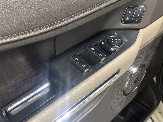 2021 Star White Metallic Tri-Coat Ford Expedition Max Limited 4X4 SUV