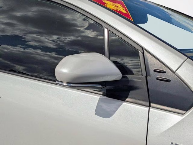 2022 Wind Chill Pearl Toyota Prius LE FWD Hatchback