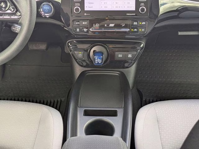 2022 Wind Chill Pearl Toyota Prius LE FWD Hatchback