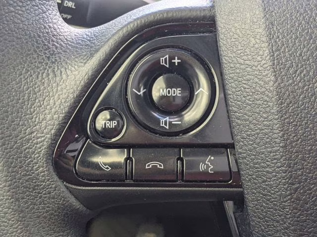 2022 Wind Chill Pearl Toyota Prius LE FWD Hatchback