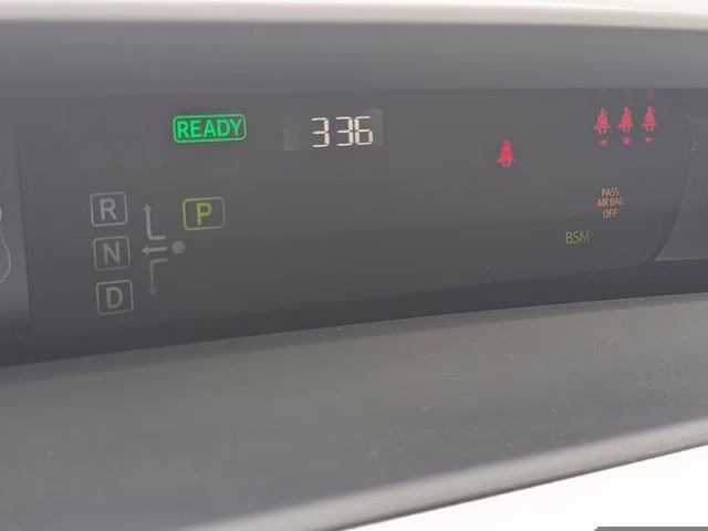 2022 Wind Chill Pearl Toyota Prius LE FWD Hatchback