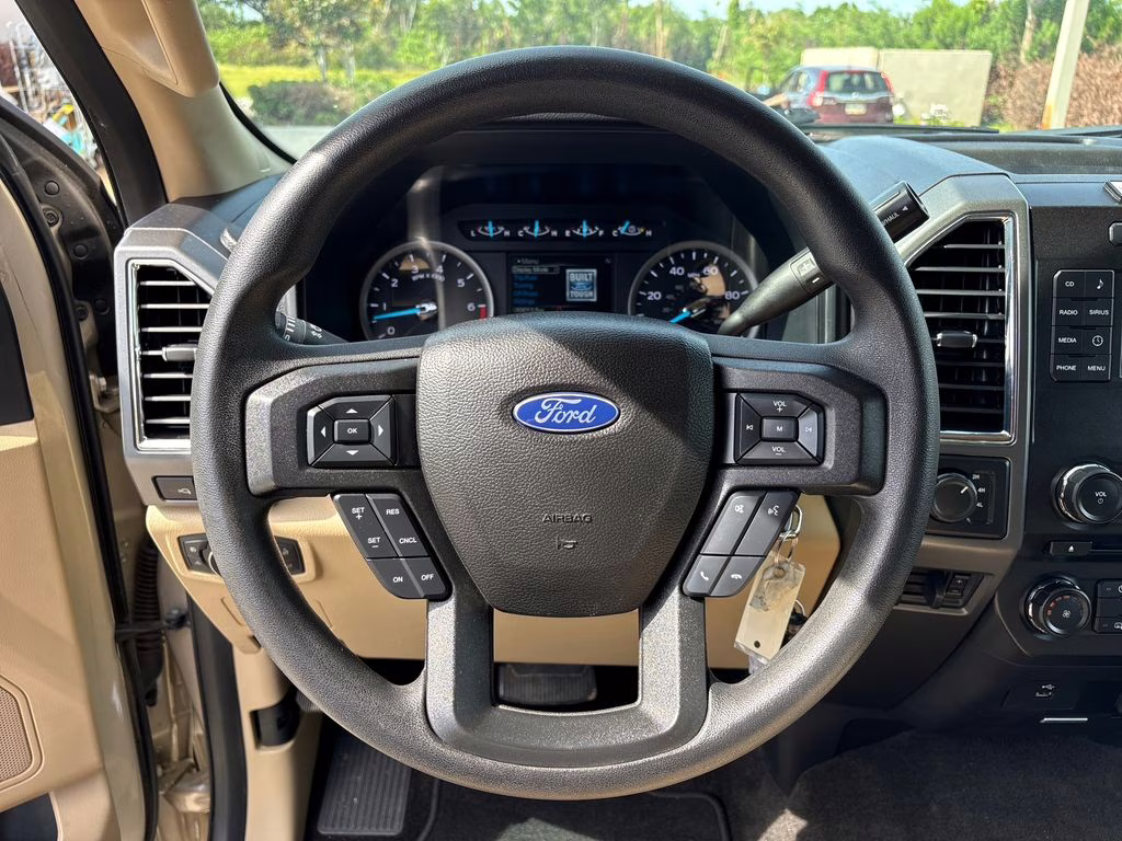 2018 White Gold Metallic Ford Super Duty F-250 SRW XLT 4X4 Truck