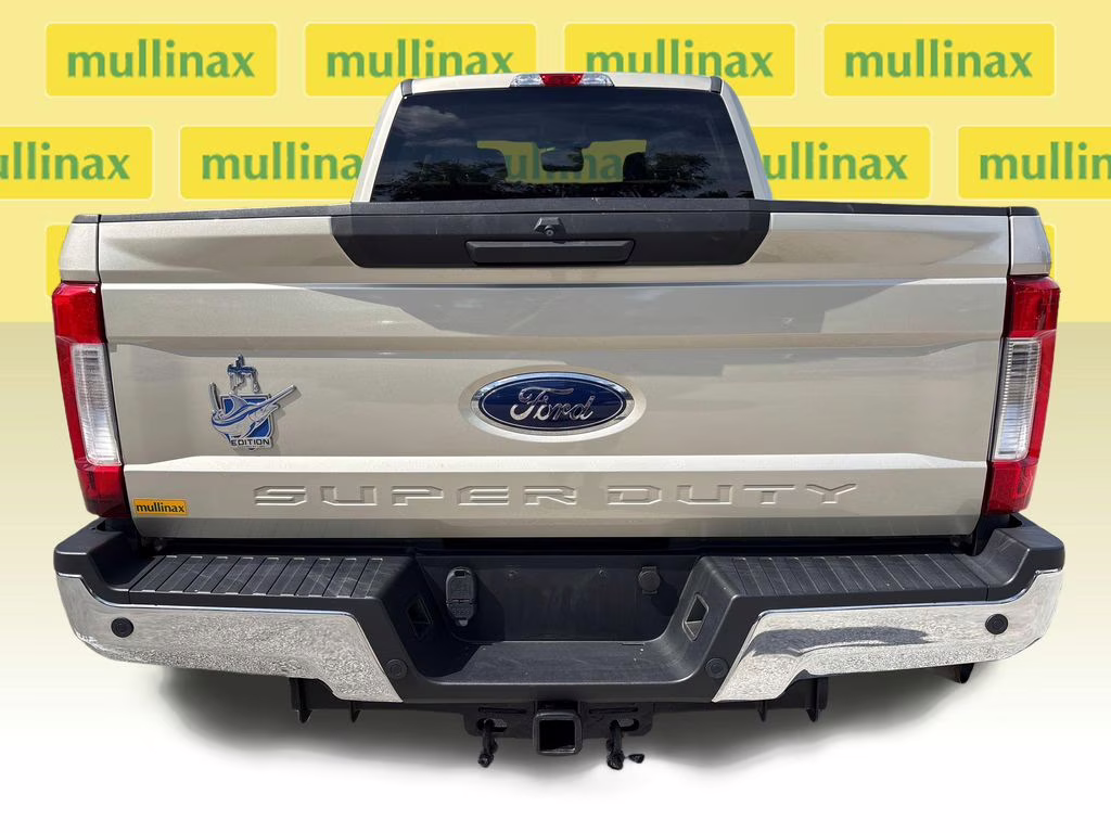 2018 White Gold Metallic Ford Super Duty F-250 SRW XLT 4X4 Truck