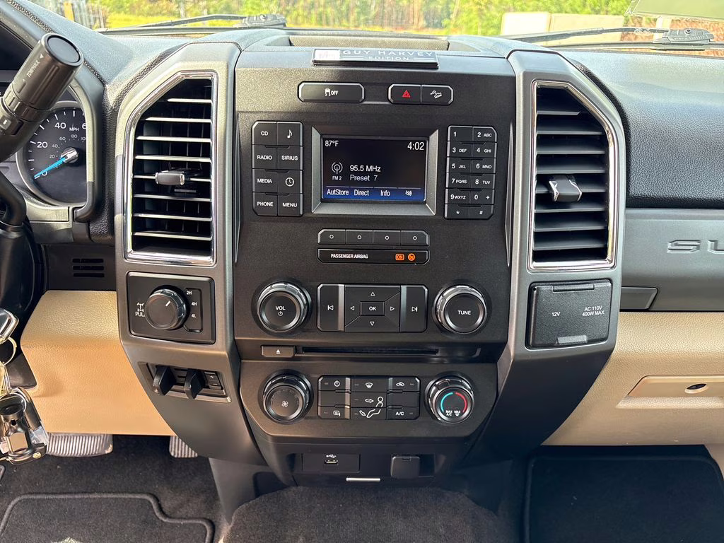 2018 White Gold Metallic Ford Super Duty F-250 SRW XLT 4X4 Truck