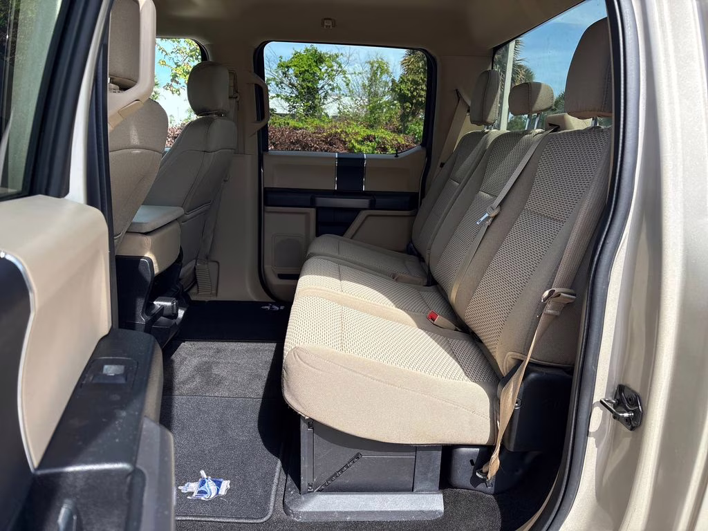 2018 White Gold Metallic Ford Super Duty F-250 SRW XLT 4X4 Truck
