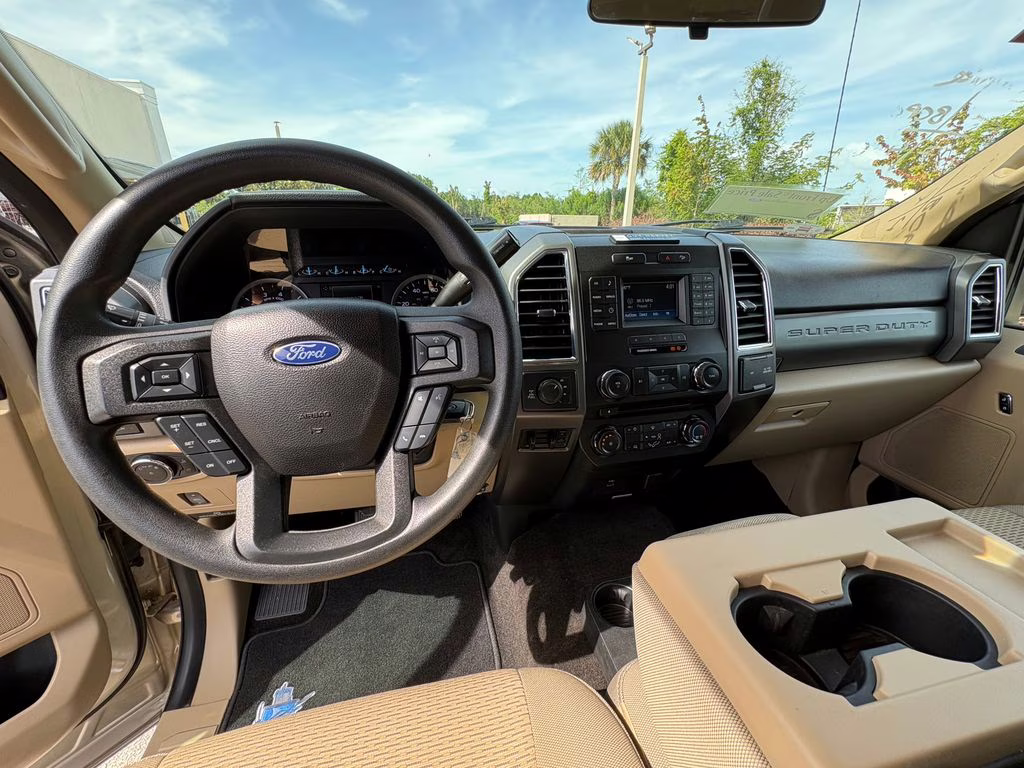 2018 White Gold Metallic Ford Super Duty F-250 SRW XLT 4X4 Truck