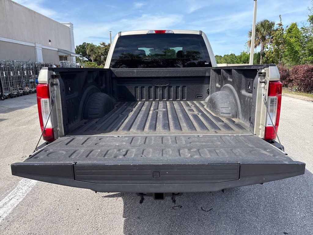 2018 White Gold Metallic Ford Super Duty F-250 SRW XLT 4X4 Truck