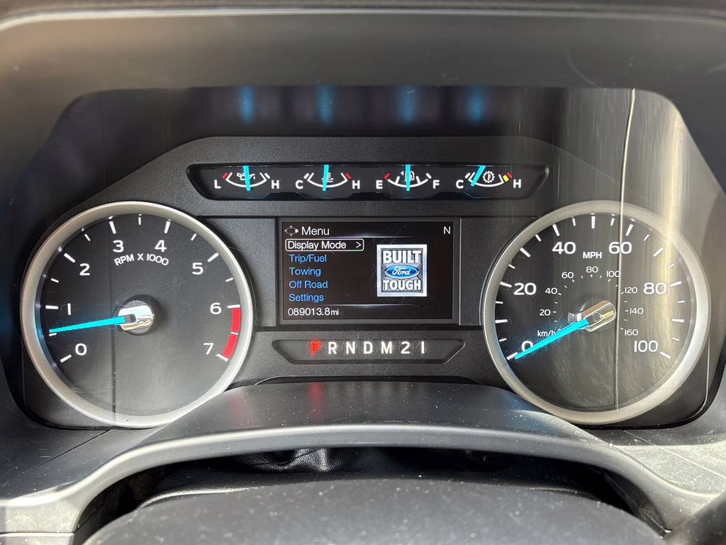 2018 White Gold Metallic Ford Super Duty F-250 SRW XLT 4X4 Truck