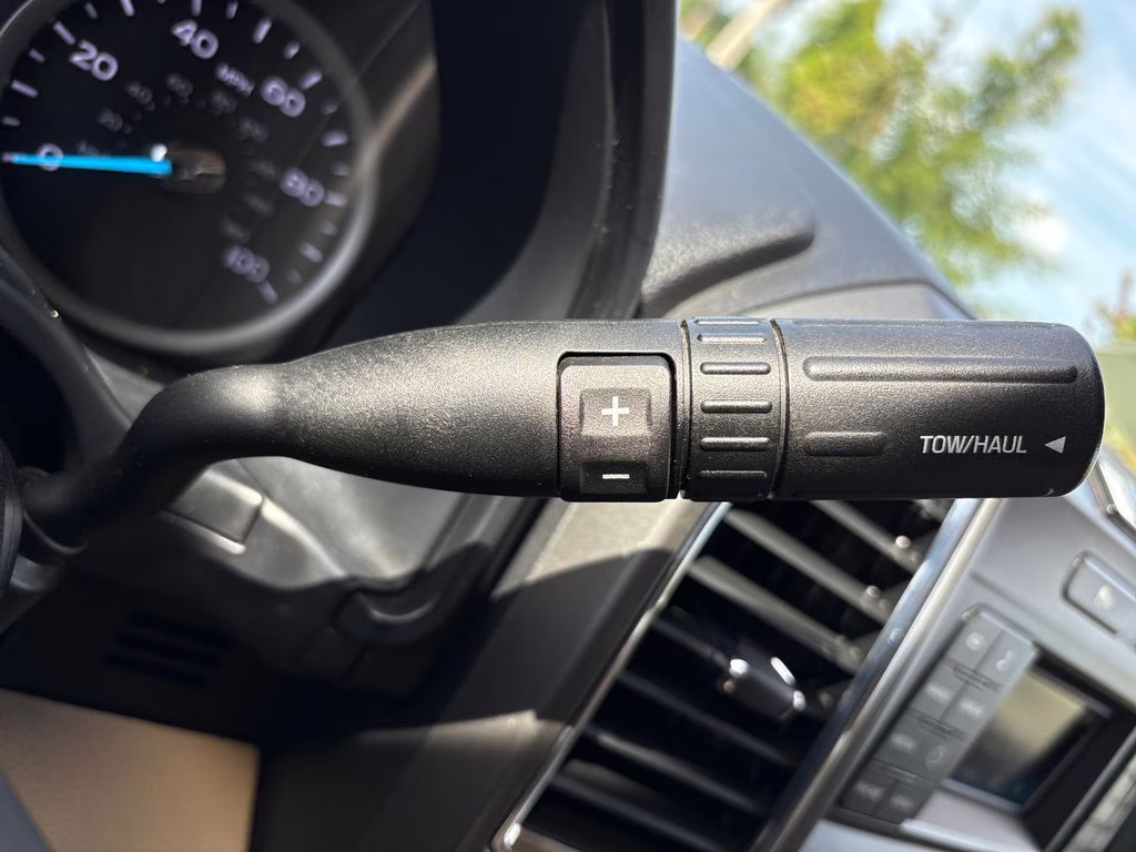 2018 White Gold Metallic Ford Super Duty F-250 SRW XLT 4X4 Truck