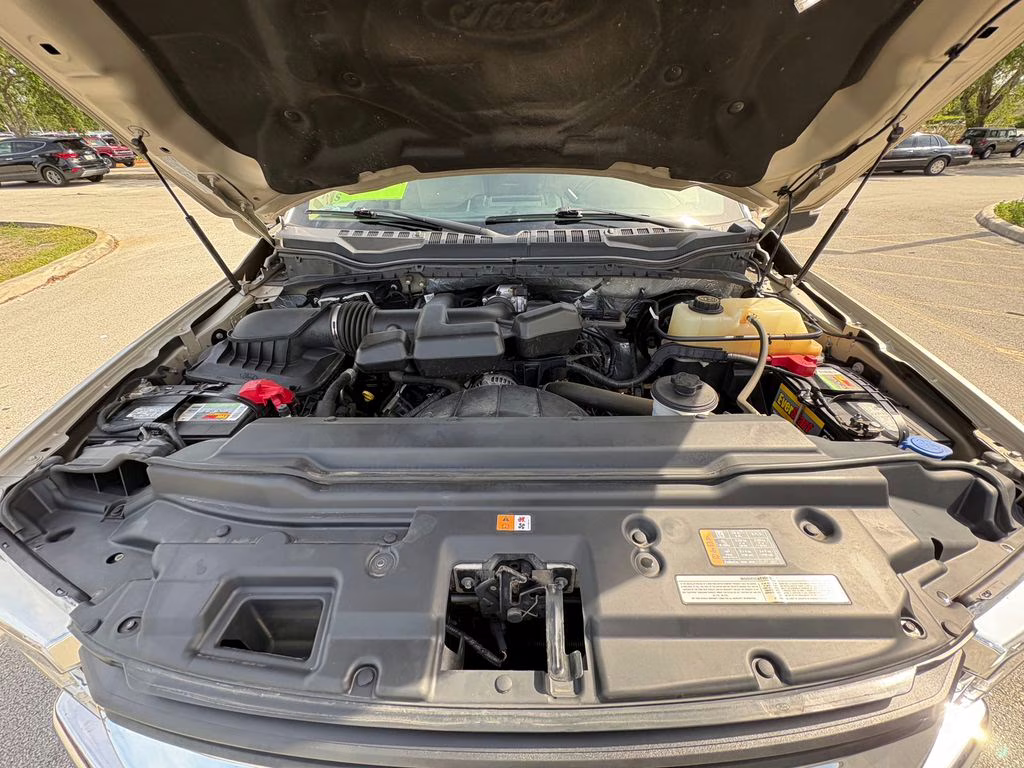 2018 White Gold Metallic Ford Super Duty F-250 SRW XLT 4X4 Truck