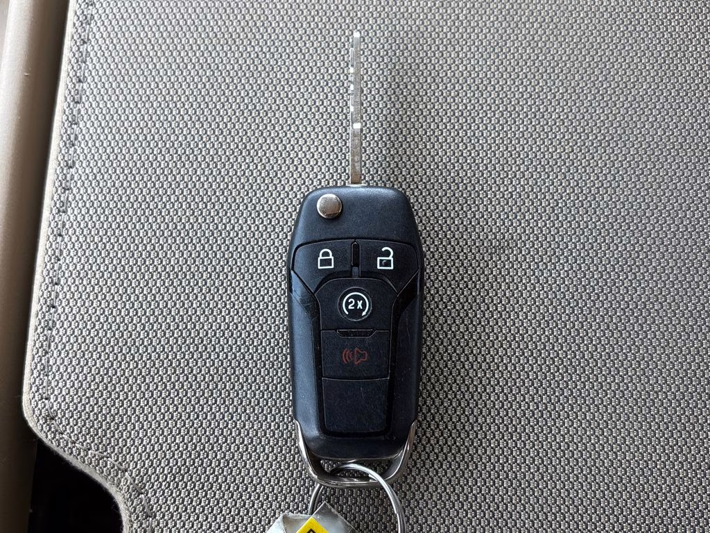 2018 White Gold Metallic Ford Super Duty F-250 SRW XLT 4X4 Truck