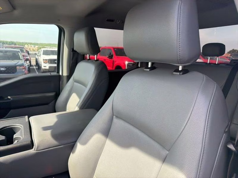 2022 Oxford White Ford F-150 XL 4X4 Truck