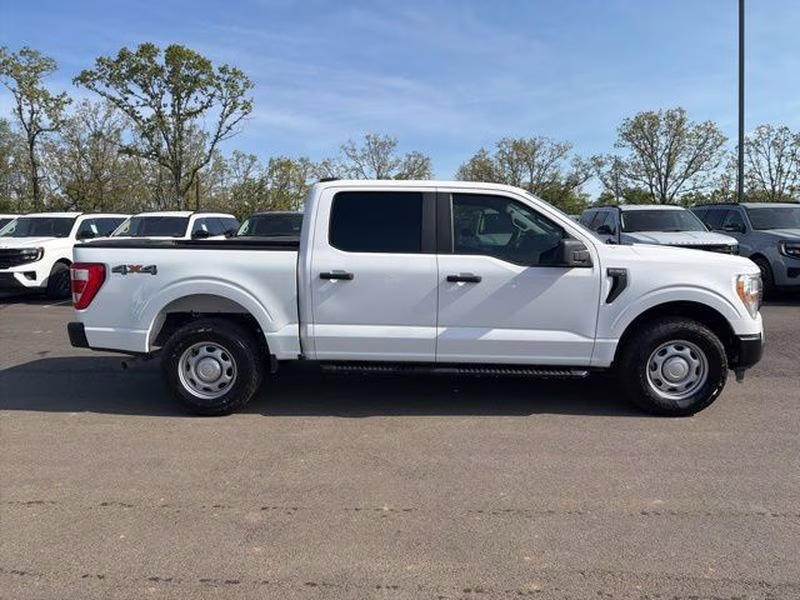 2022 Oxford White Ford F-150 XL 4X4 Truck