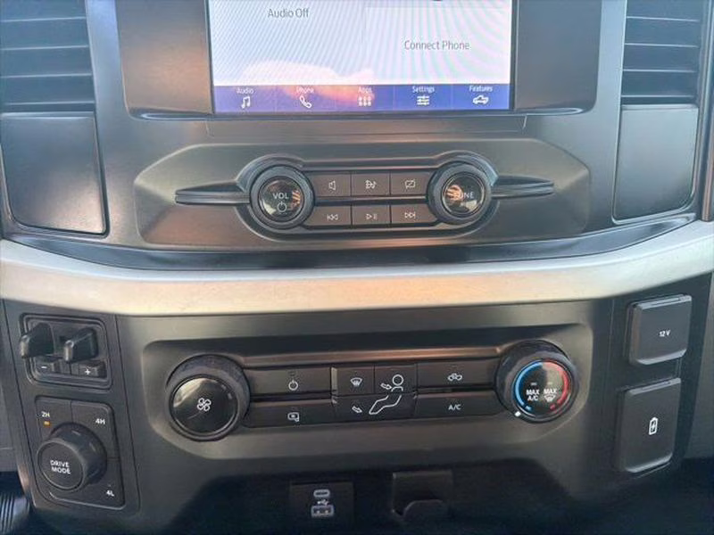 2022 Oxford White Ford F-150 XL 4X4 Truck