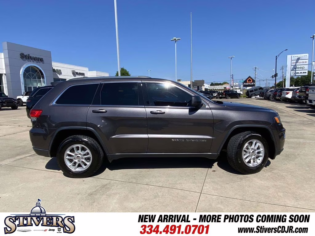 2019 Granite Crystal Metallic Clearcoat Jeep Grand Cherokee Laredo E RWD SUV
