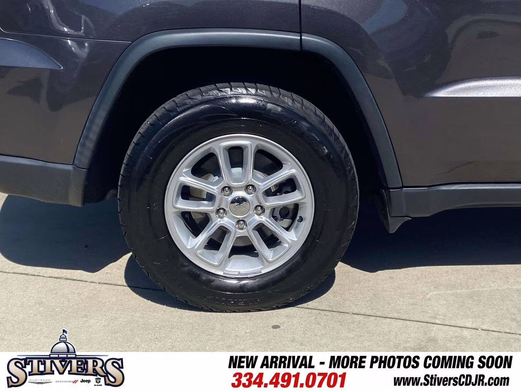 2019 Granite Crystal Metallic Clearcoat Jeep Grand Cherokee Laredo E RWD SUV