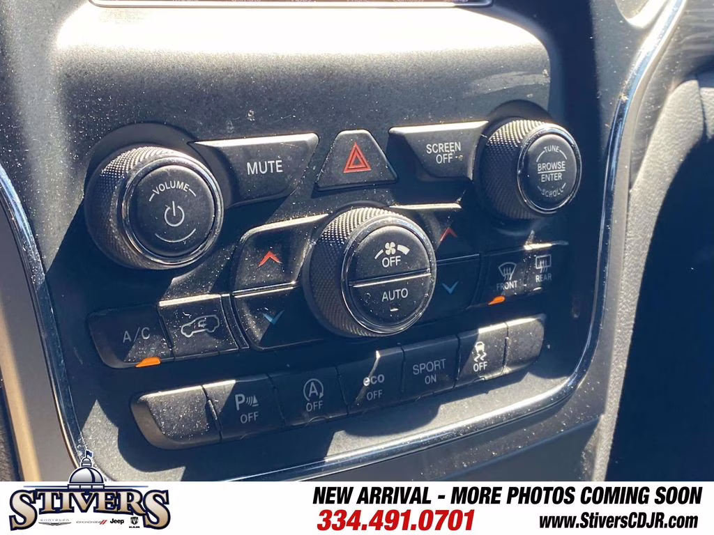 2019 Granite Crystal Metallic Clearcoat Jeep Grand Cherokee Laredo E RWD SUV