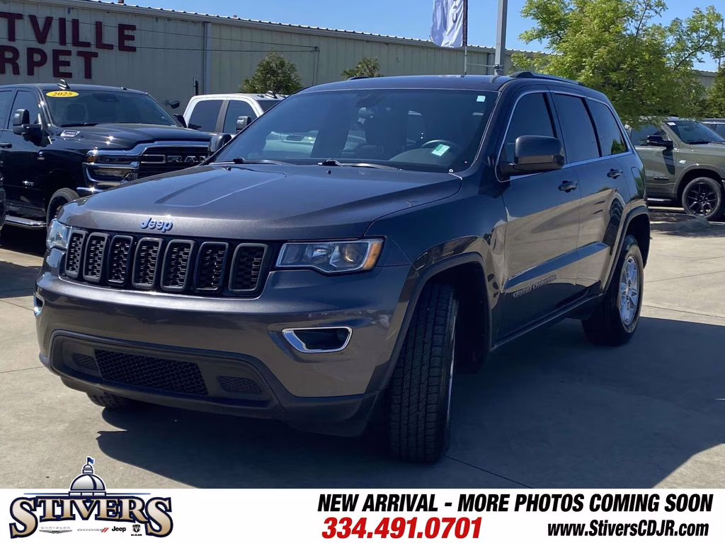 2019 Granite Crystal Metallic Clearcoat Jeep Grand Cherokee Laredo E RWD SUV
