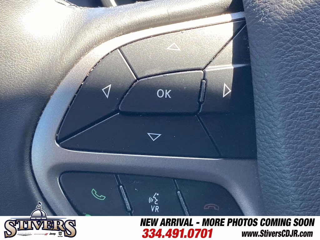 2019 Granite Crystal Metallic Clearcoat Jeep Grand Cherokee Laredo E RWD SUV