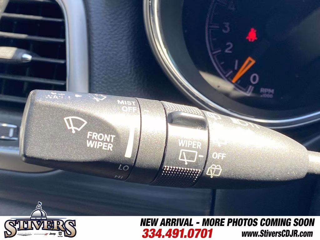 2019 Granite Crystal Metallic Clearcoat Jeep Grand Cherokee Laredo E RWD SUV