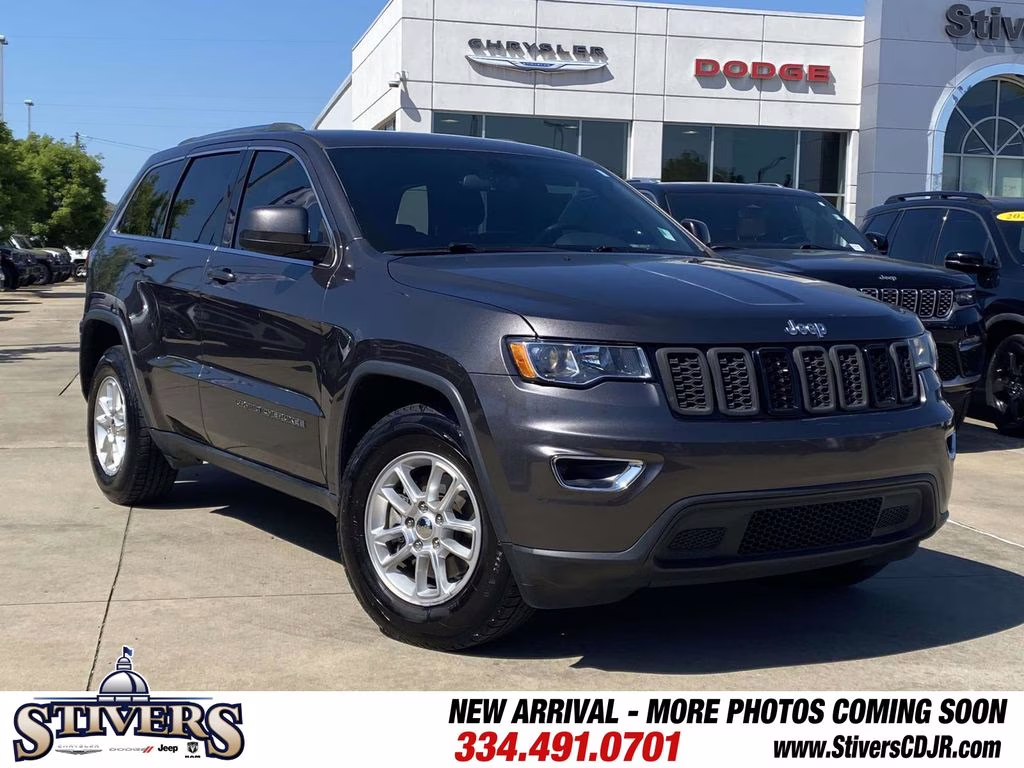 2019 Granite Crystal Metallic Clearcoat Jeep Grand Cherokee Laredo E RWD SUV