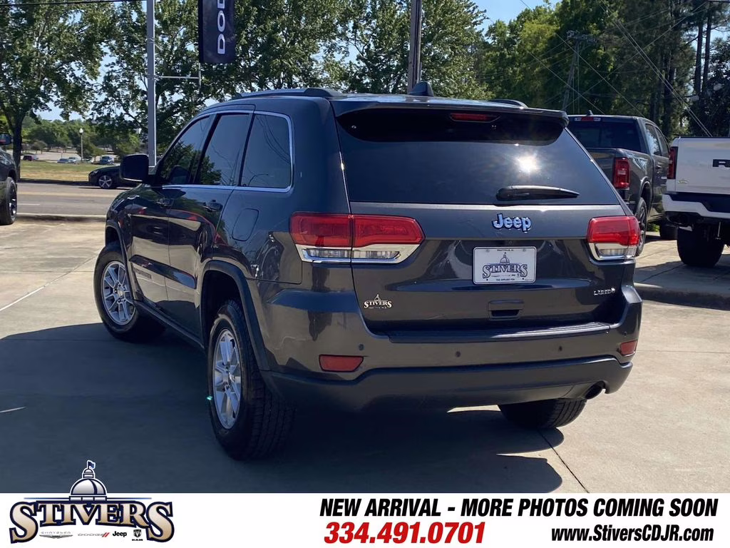 2019 Granite Crystal Metallic Clearcoat Jeep Grand Cherokee Laredo E RWD SUV